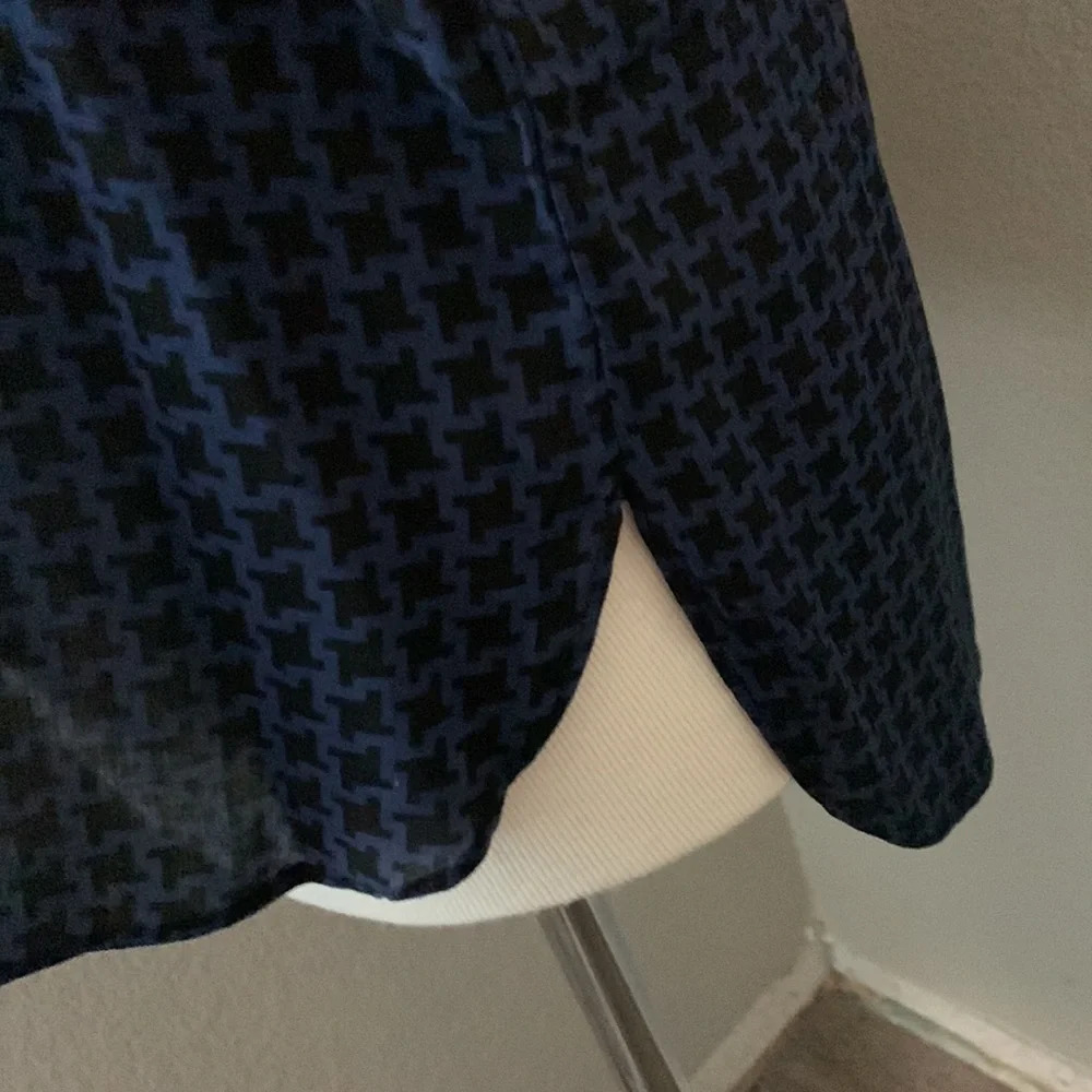 OLD NAVY nwot black and blue short sleeved patterned tee/blouse - Picture 5 of 10